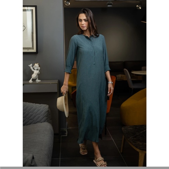 Beautiful flowy dress for summer! - Picture 3 of 6